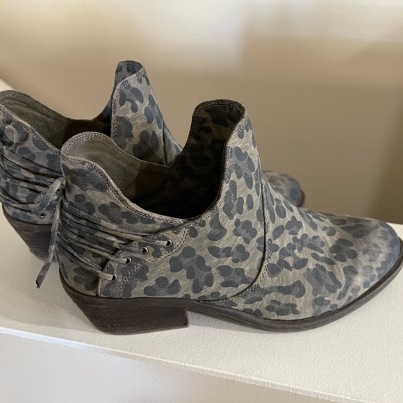 Very G Bootie Boots - Picture 1 of 4